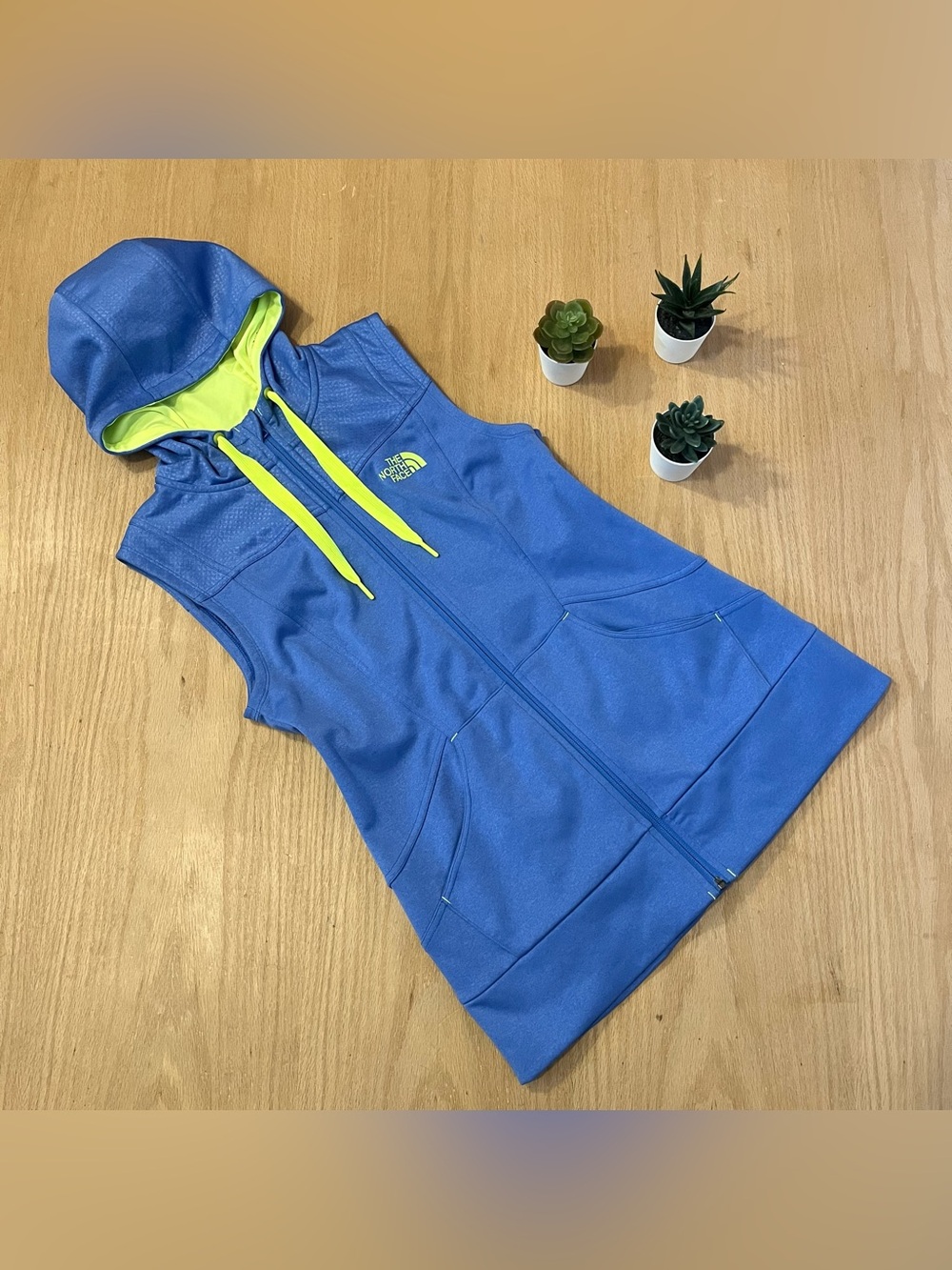 NEW The North Face Women's Suprema Full-Zip Hooded Longer Length Vest